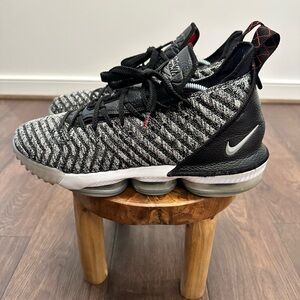 Nike LeBron 16 XVI Oreo White Black (AO2588-006), Size 10.5
